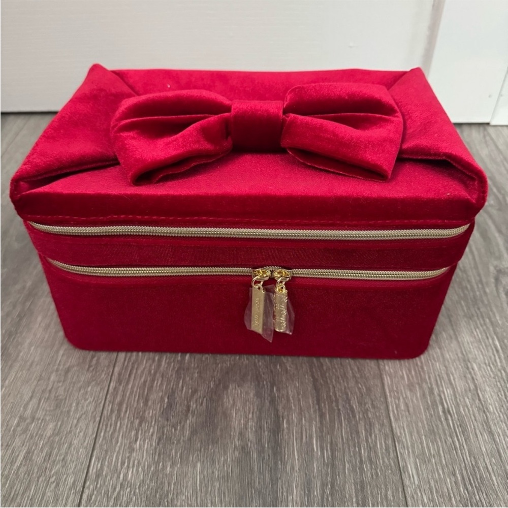 NEW Estée Lauder red velvet  bow makeup case